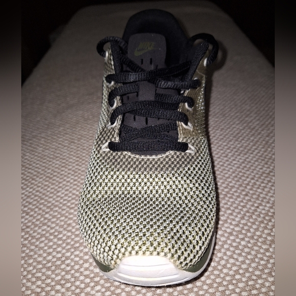 A pair of Nike tanjun racers. They are womens size 6.5. EUC - Picture 11 of 13